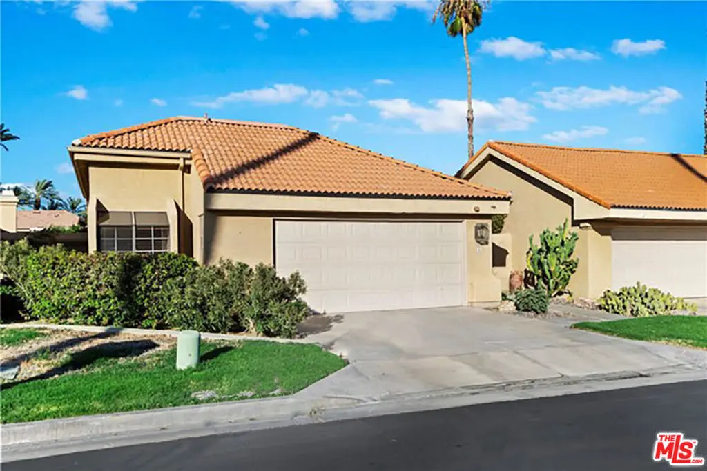 Residential Lease for rent at 8 Las Cruces Lane, Palm Desert, Riverside County, CA featuring 2 beds and 2 baths