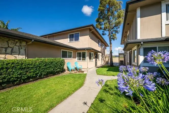 Condominium for sale at 16673 Arbor, Huntington Beach, CA featuring 2 beds and 1 bath