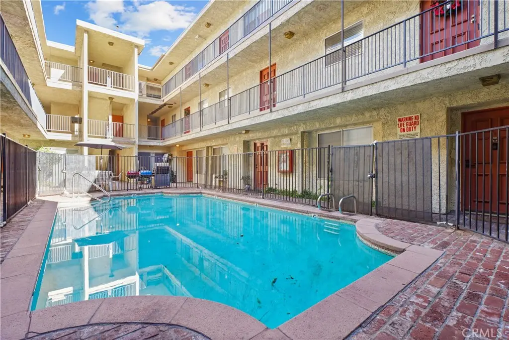 21219 Roscoe, Canoga Park, CA — listing photo 1