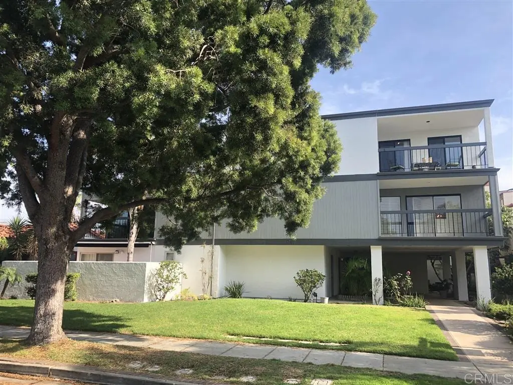 Condominium for rent at 911 E Avenue 301, Coronado, CA featuring 3 beds and 3 baths