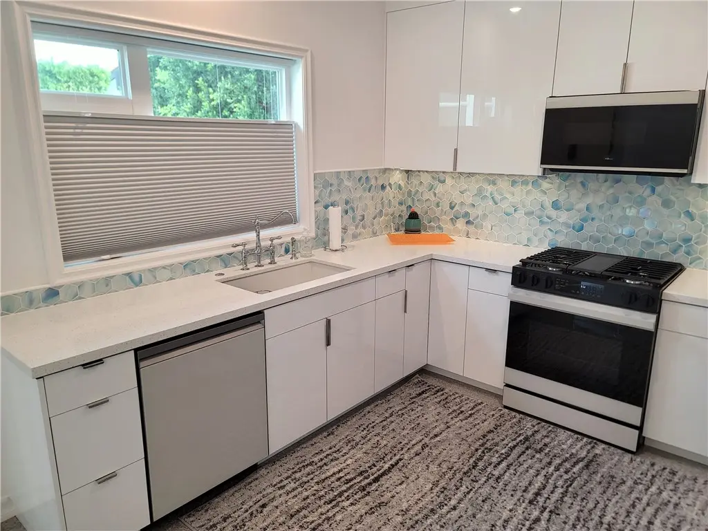 Residential Lease for rent at 72937 Willow, Palm Desert, Riverside County, CA featuring 2 beds and 1 bath