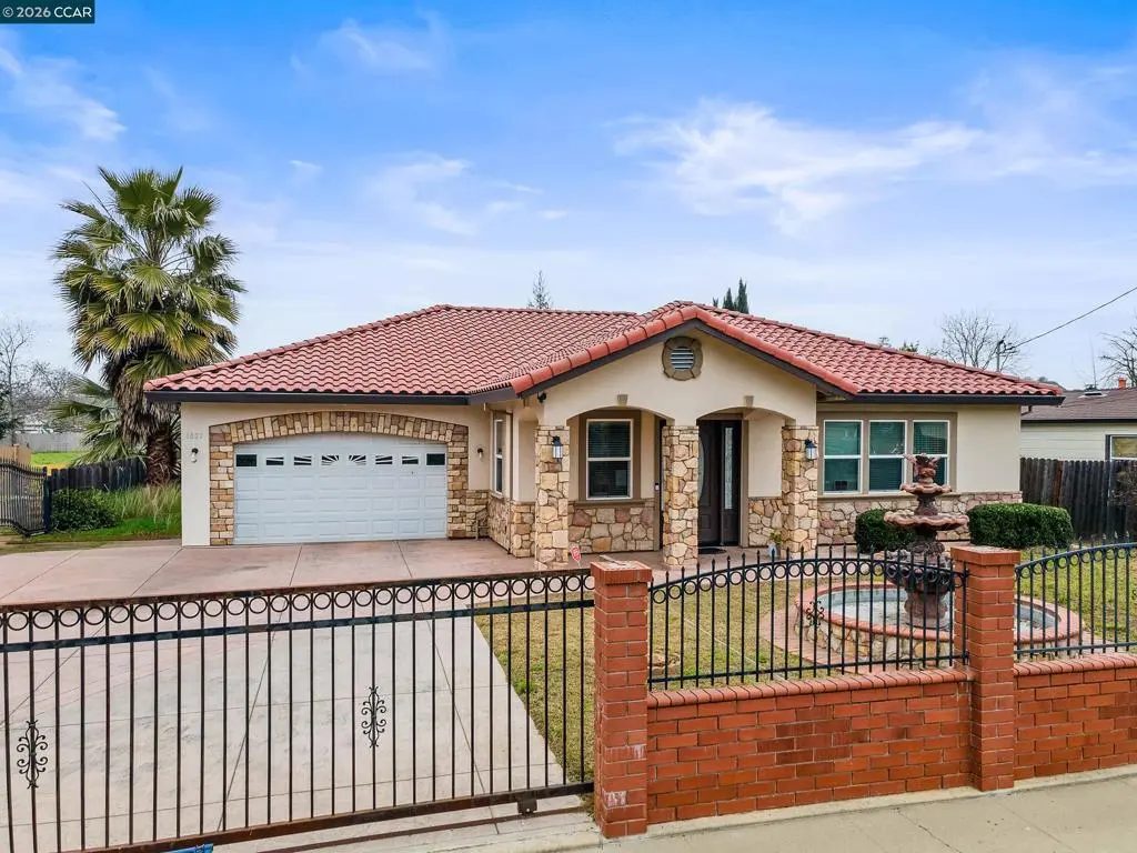 Single Family Residence for sale at 1021 Azusa St, Sacramento, CA featuring 3 beds and 3 baths