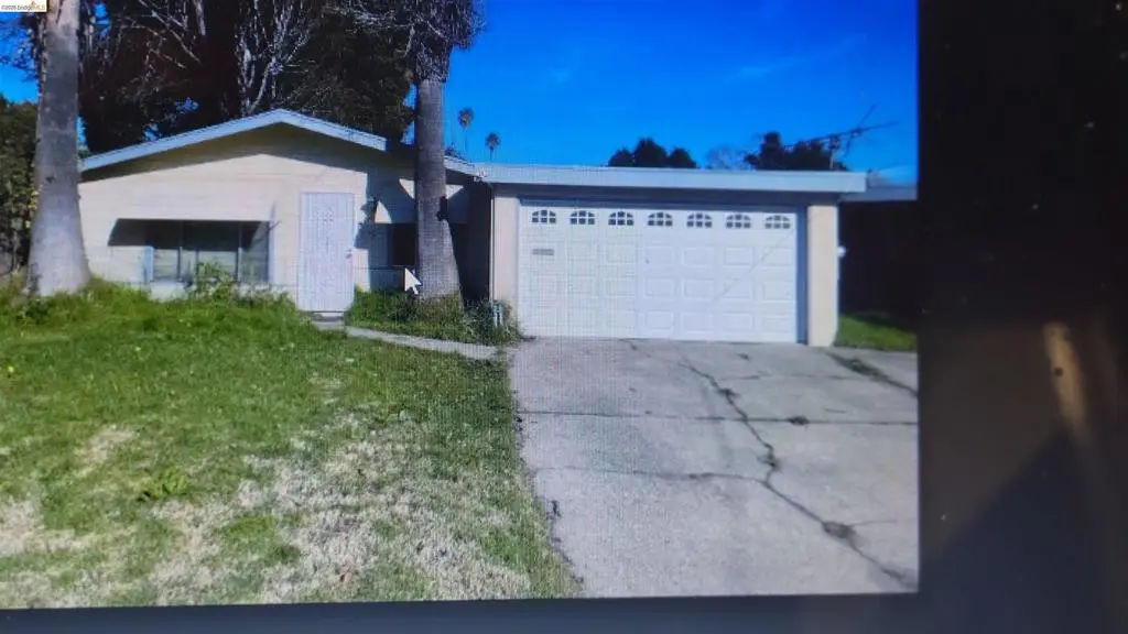 Single Family Residence for sale at 2190 Giant Rd, San Pablo, CA featuring 3 beds and 1 bath