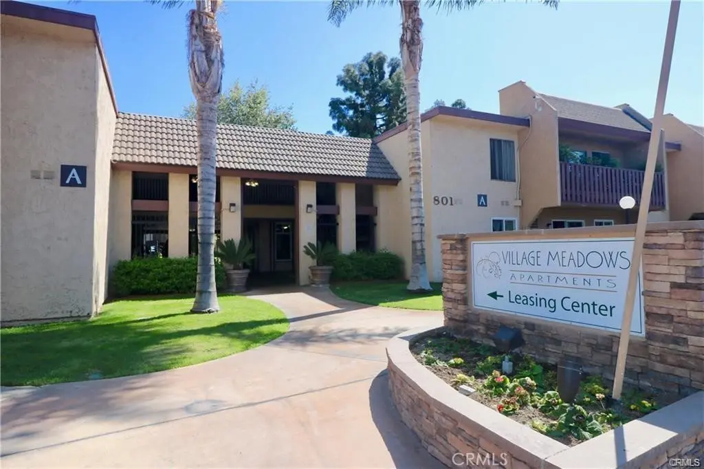 801 S Lyon Street H-3, Santa Ana, CA — listing photo 1