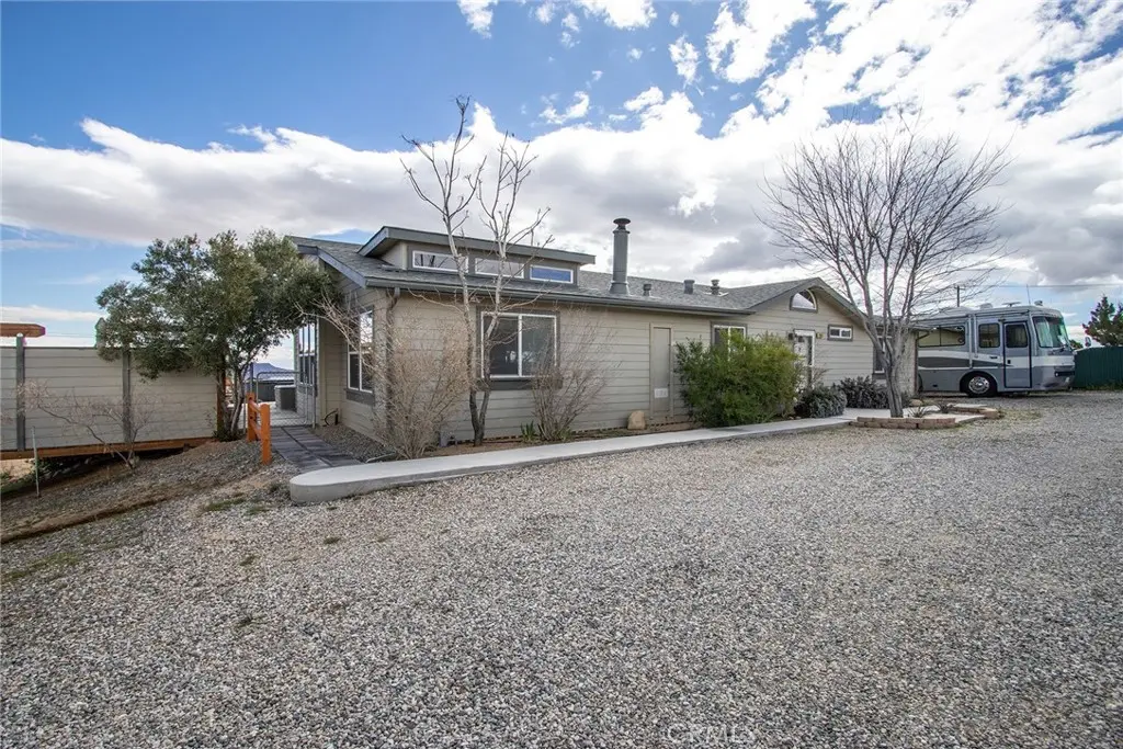2863 Ox Yoke, Pioneertown, CA — listing photo 1