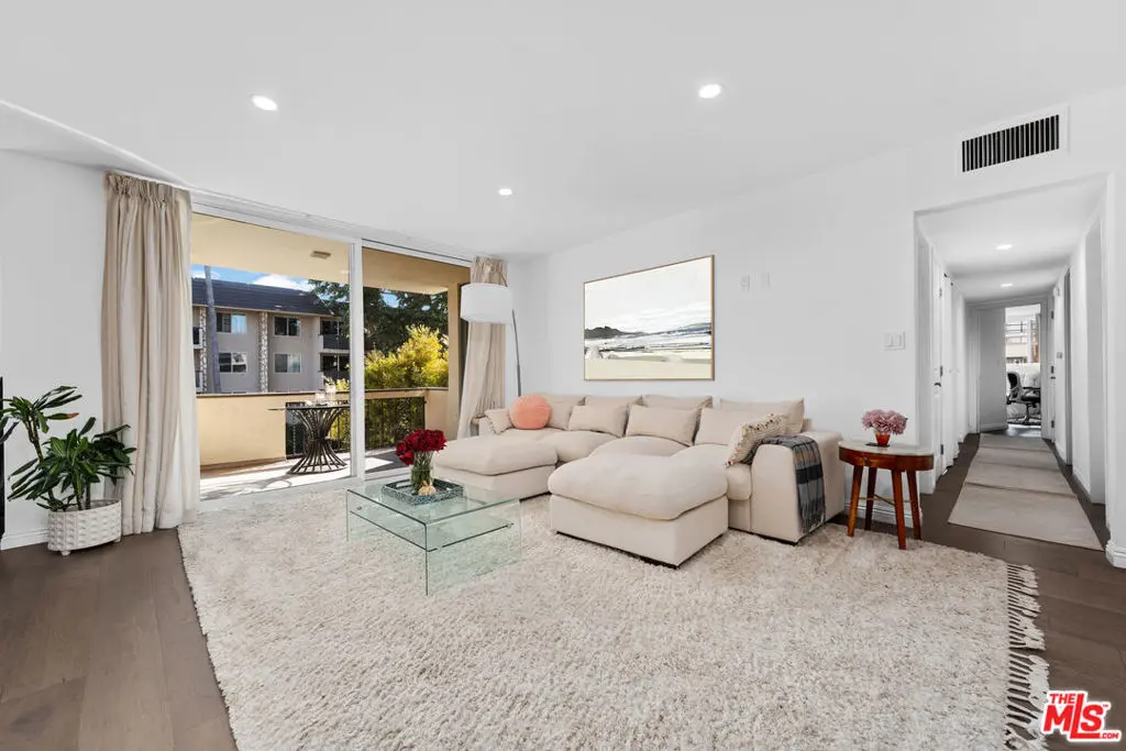 Condominium for sale at 11970 Montana Avenue 207, Los Angeles, CA featuring 3 beds and 3 baths