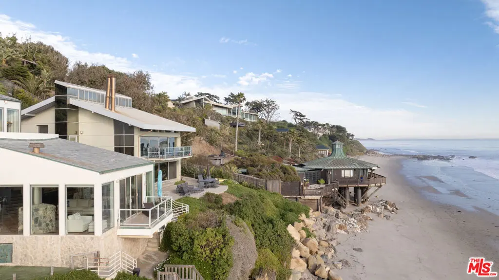 Residential Lease for rent at 33334 Pacific Coast Highway, Malibu, Los Angeles County, CA featuring 4 beds and 5 baths