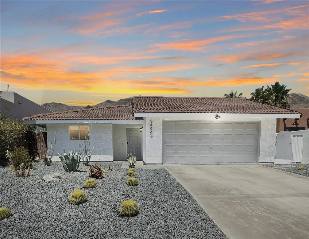 Residential Lease for rent at 54905 Avenida Diaz, La Quinta, Riverside County, CA featuring 3 beds and 2 baths