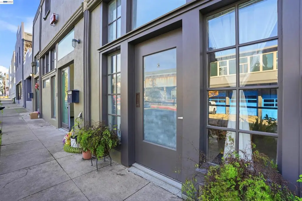 733 Loring Ave, Crockett, CA — listing photo 1