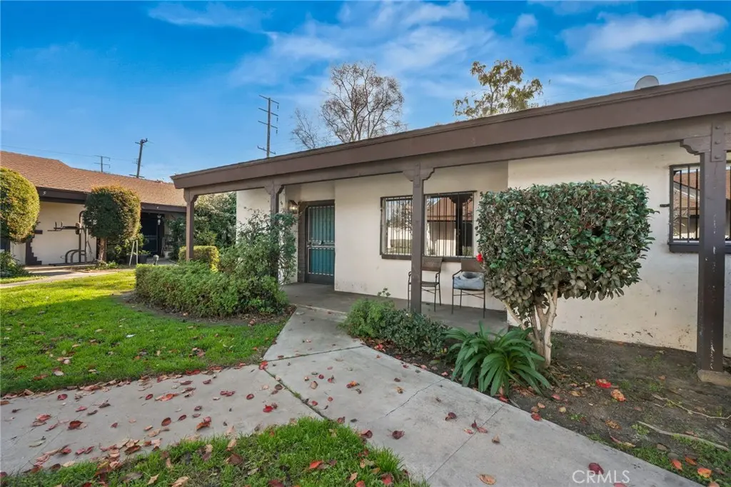 Condominium for sale at 2011 W Katella 3, Anaheim, CA featuring 2 beds and 2 baths