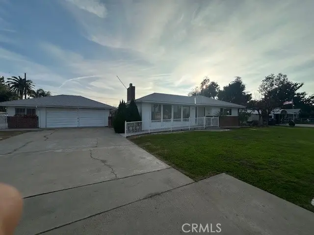 4984 E Belmont Avenue, Fresno, CA — listing photo 1