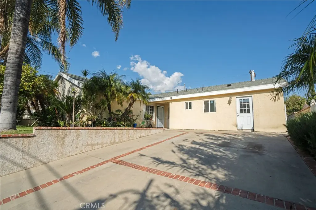 11044 Borden Avenue, Pacoima, CA — listing photo 1