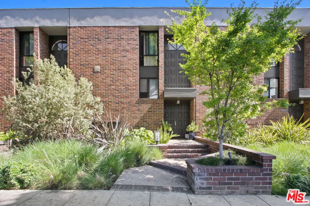 Residential Lease for rent at 9303 Burton Way A, Beverly Hills, Los Angeles County, CA featuring 3 beds and 3 baths