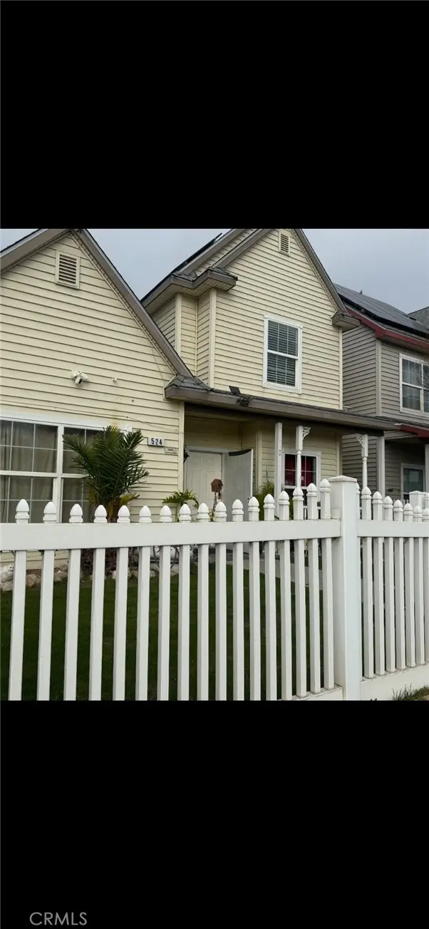 Single Family Residence for sale at 524 21st, Bakersfield, CA featuring 3 beds and 3 baths