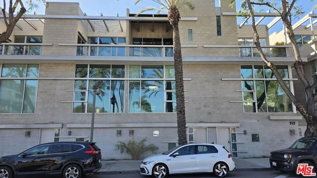 Condominium for sale at 717 N Highland Avenue 9, Los Angeles, CA featuring 2 beds and 2 baths
