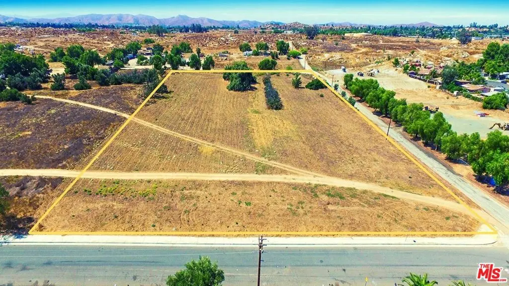 595 W 11th Street, Perris, CA — listing photo 1