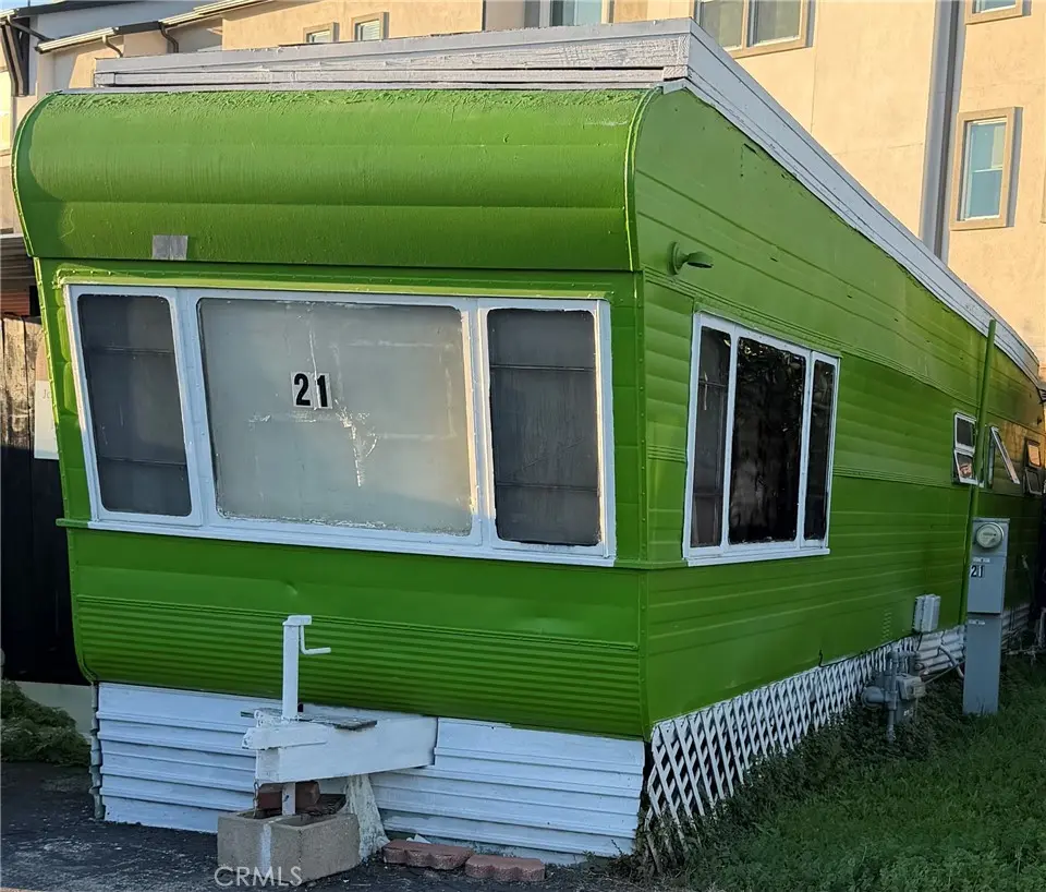 Manufactured In Park for sale at 13713 S Vermont Avenue, Gardena, CA featuring 2 beds and 1 bath