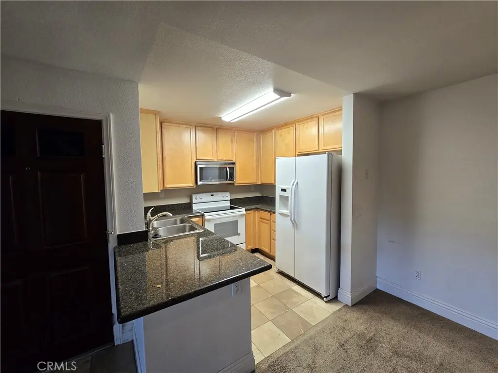 Residential Lease for rent at 2275 Del Mar Way 106, Corona, Riverside County, CA featuring 1 bed and 1 bath
