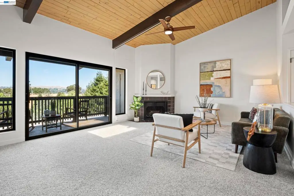 19100 Crest Ave 100, Castro Valley, CA — listing photo 1
