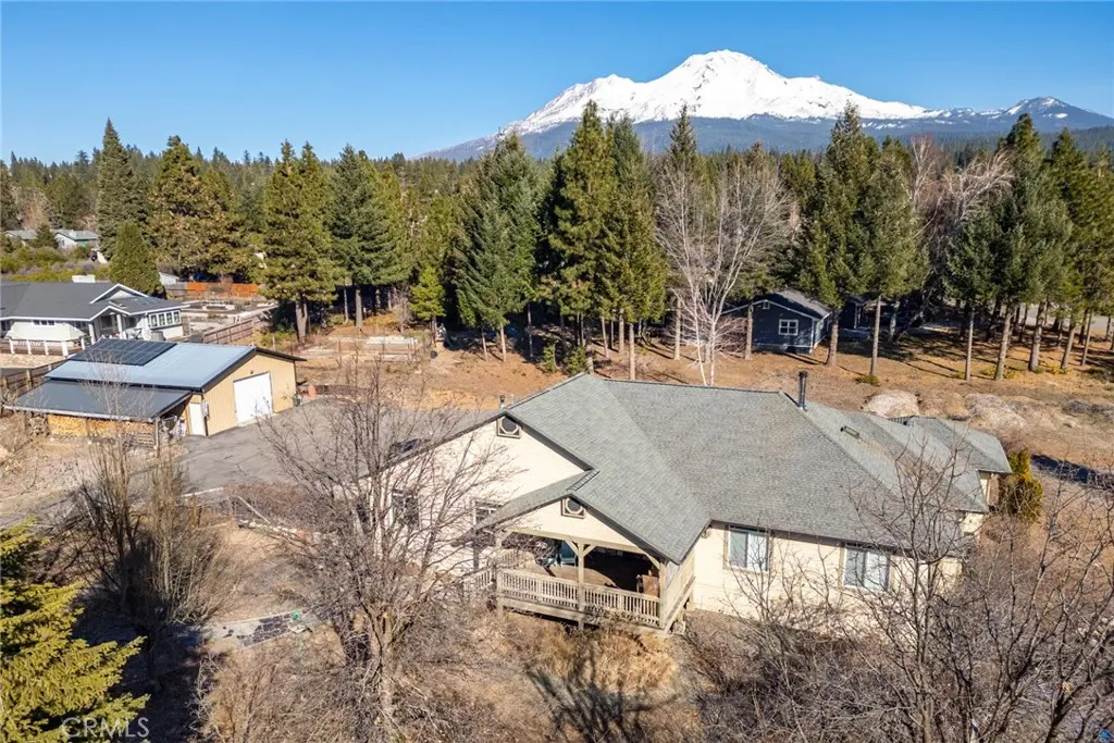 Single Family Residence for sale at 2620 Fryers Way, Mount Shasta, CA featuring 3 beds and 3 baths