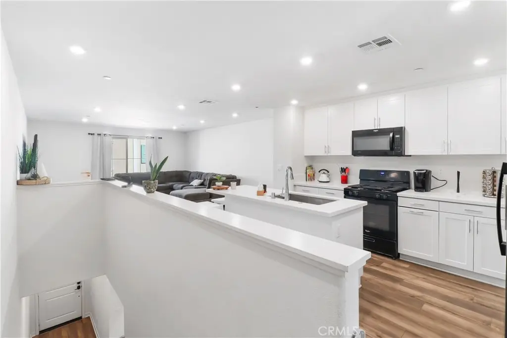 466 N Glenwood Avenue 80, Rialto, CA — listing photo 1