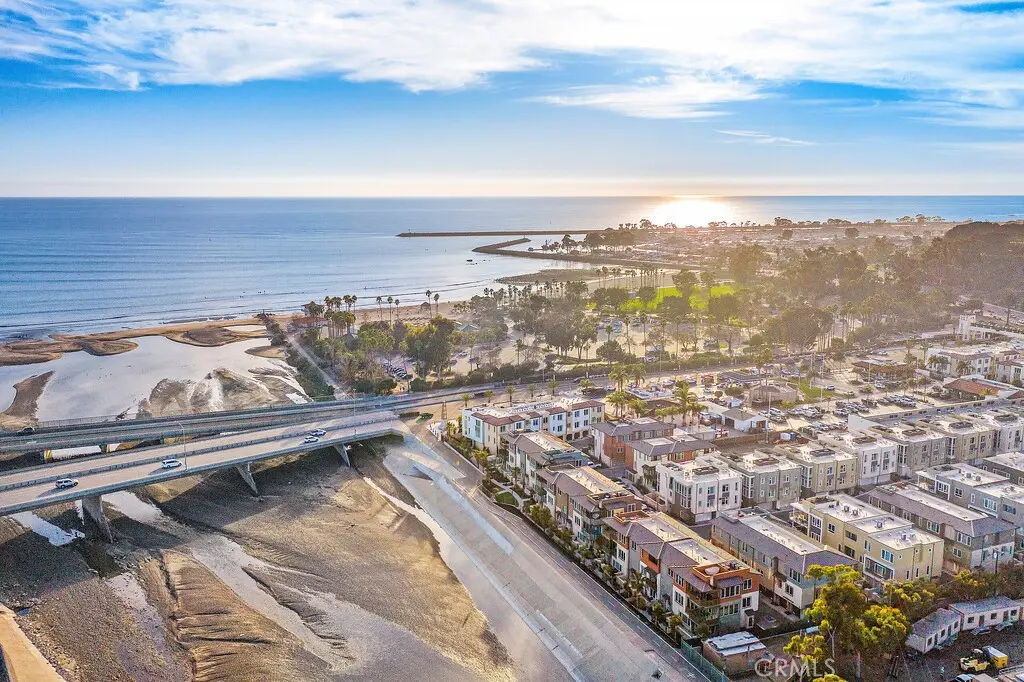 Townhouse for rent at 1207 Doheny Way, Dana Point, CA featuring 2 beds and 2 baths