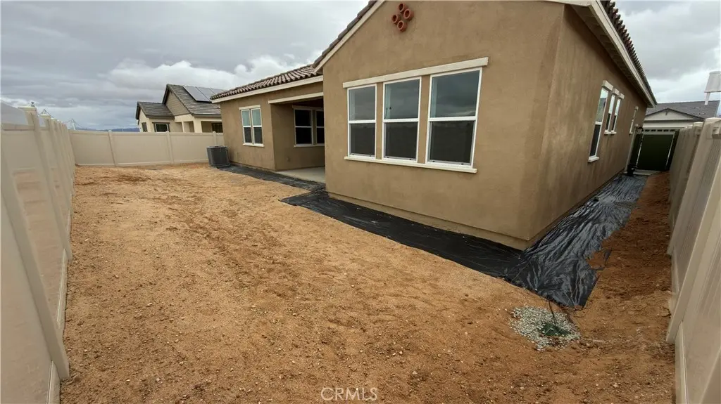 6438 Castle Crags Avenue, Hesperia, CA — listing photo 1