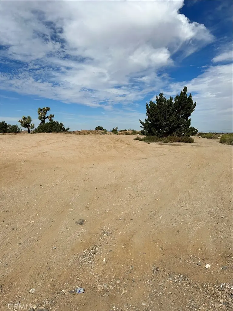 1 Old Mine Road, Apple Valley, CA — listing photo 1