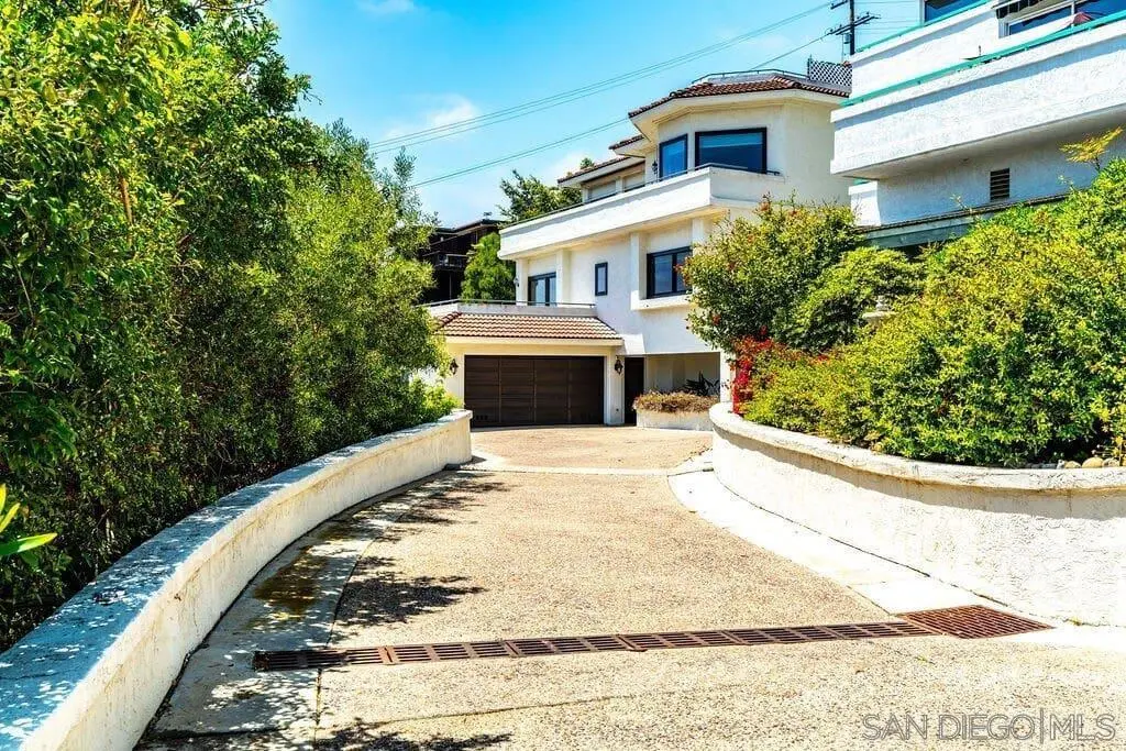 Single Family Residence for rent at 2110 Locust St, San Diego, CA featuring 3 beds and 3 baths