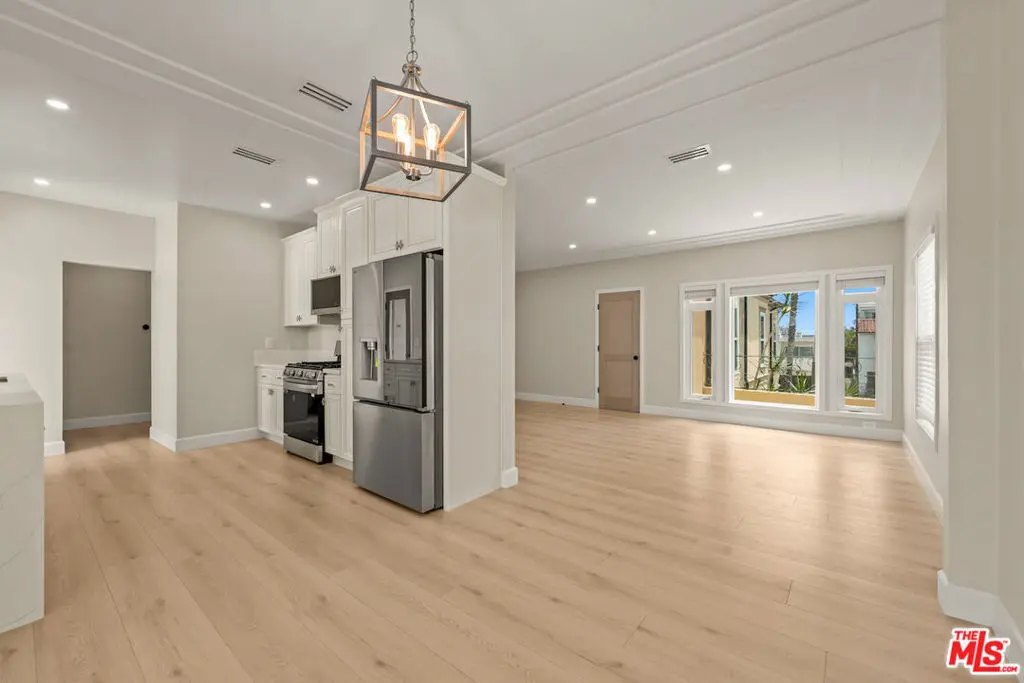 Residential Lease for rent at 1117 S Wooster Street 1119, Los Angeles, Los Angeles County, CA featuring 2 beds and 2 baths