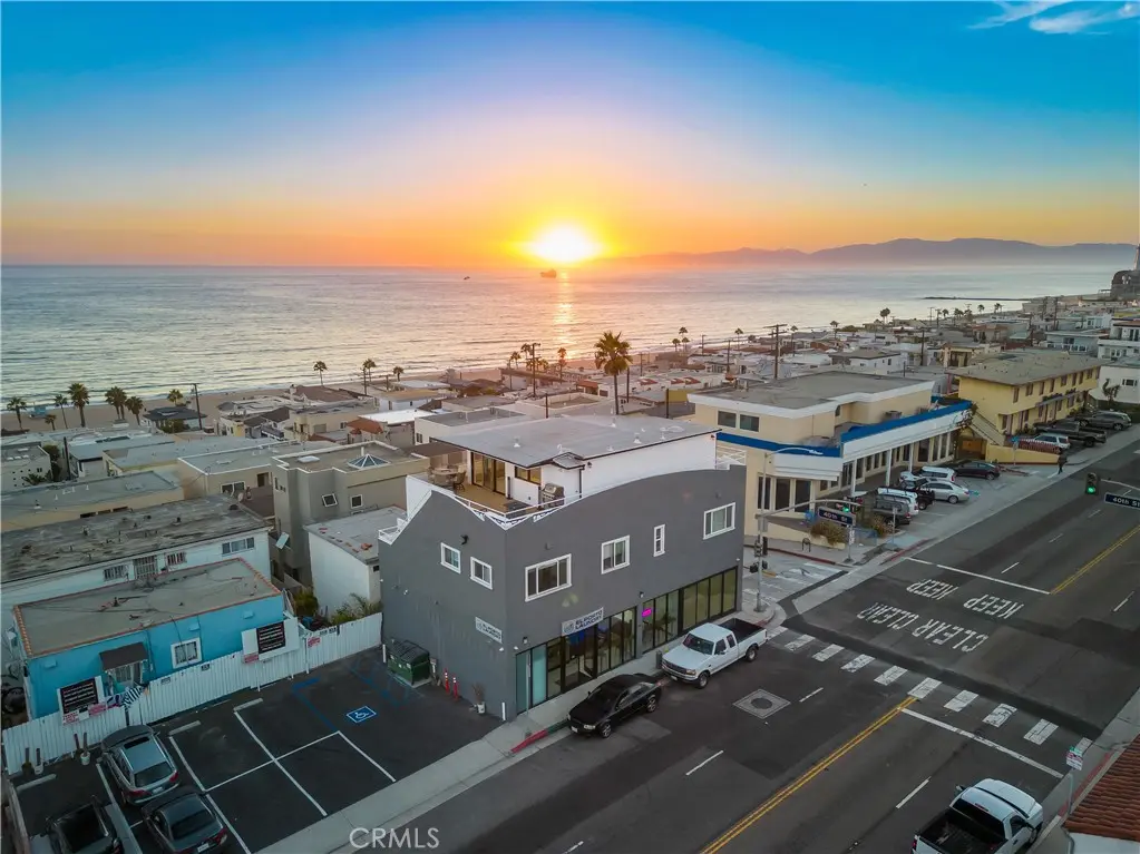 Residential Lease for rent at 230 40th 3, Manhattan Beach, Los Angeles County, CA featuring 1 bed and 1 bath