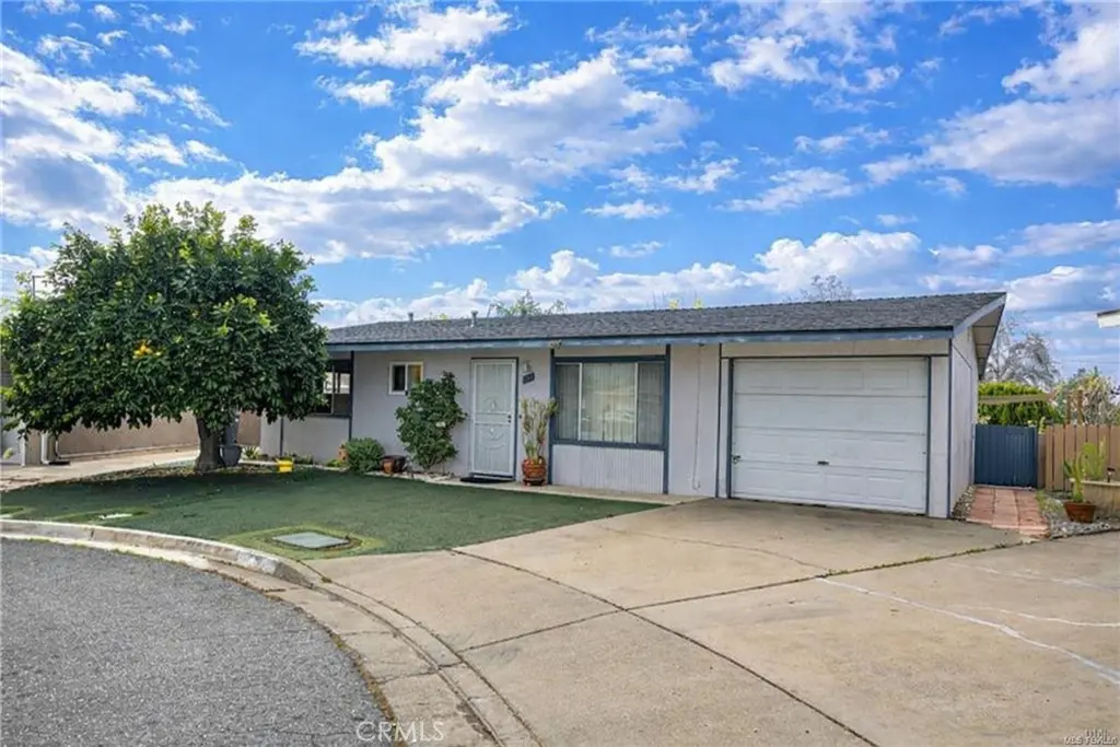 Single Family Residence for sale at 861 Majela, Hemet, CA featuring 2 beds and 2 baths