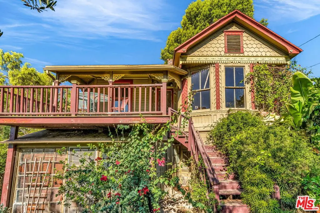 Single Family Residence for sale at 281 E AVENUE 33, Los Angeles, CA featuring 3 beds and 3 baths