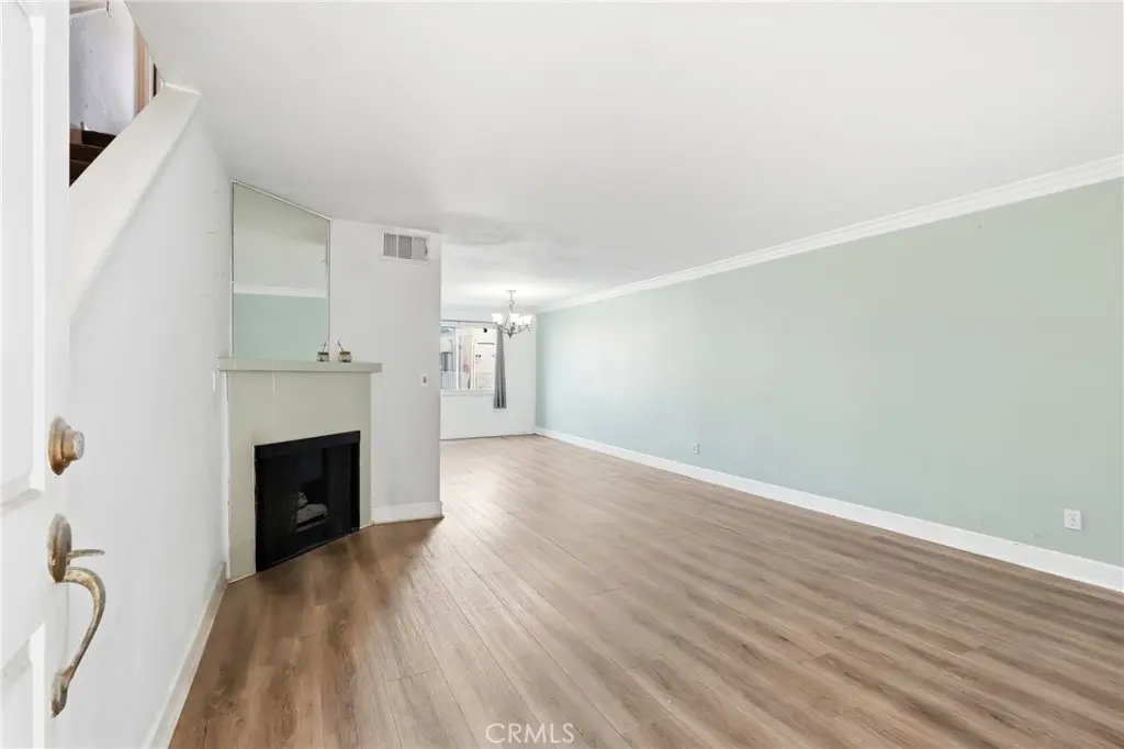 7045 Woodley Avenue 124, Lake Balboa, CA — listing photo 1