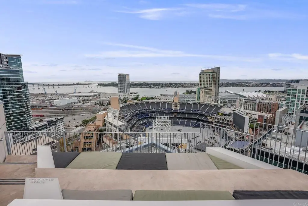 Condominium for rent at 321 10Th Avenue 1303, San Diego, CA featuring 1 bed and 1 bath