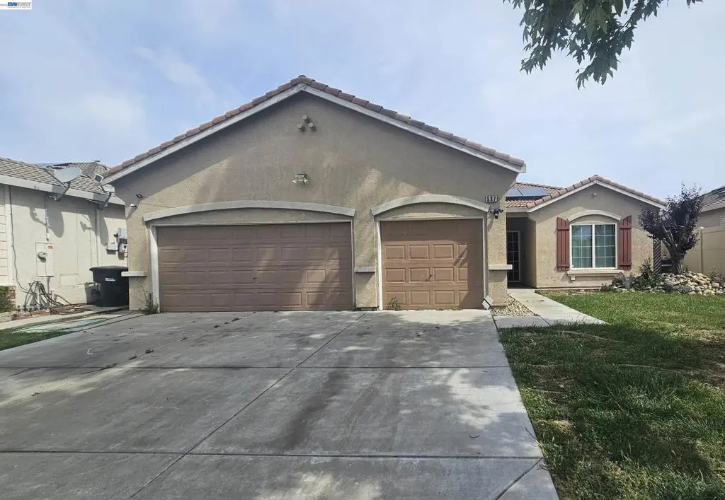537 Bonanza Dr, Newman, CA — listing photo 1