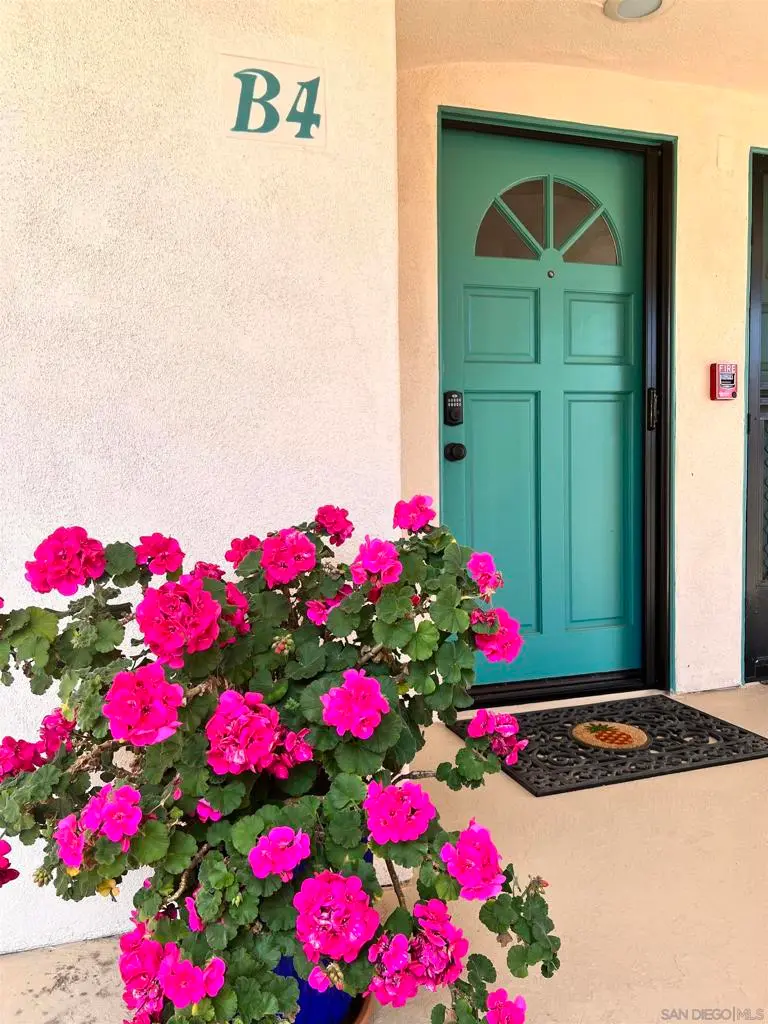 Single Family Residence for rent at 7757 Eads B4, La Jolla, CA featuring 2 beds and 2 baths