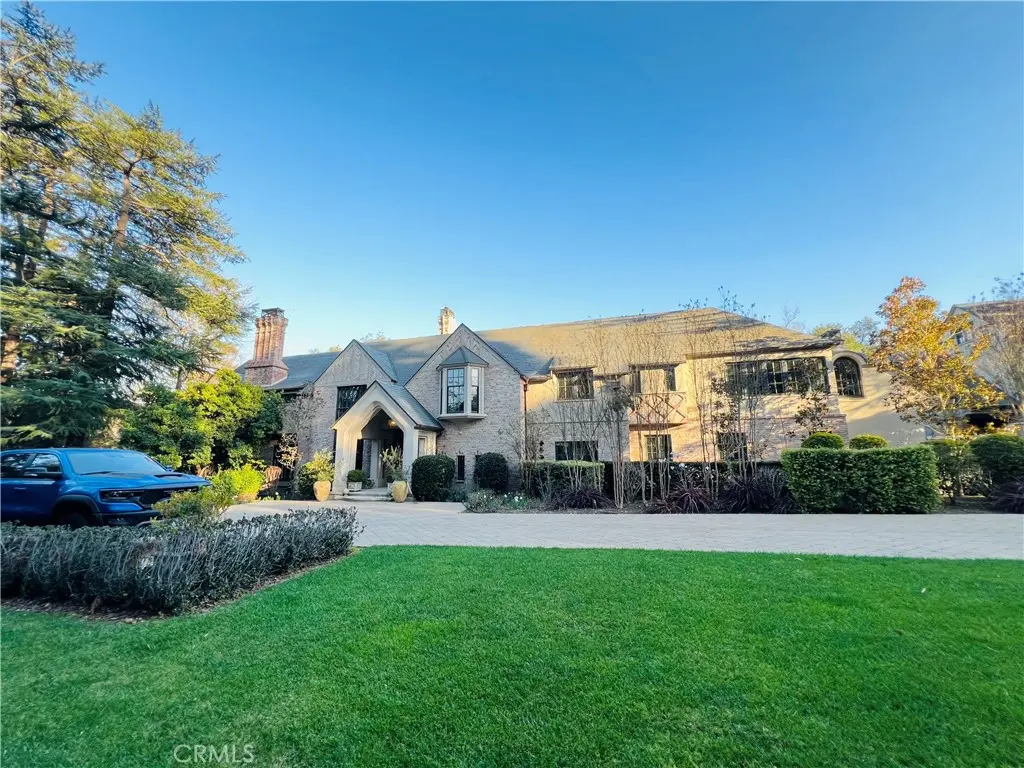 Residential Lease for rent at 4110 Woodleigh Lane, La Canada Flintridge, Los Angeles County, CA featuring 6 beds and 8 baths