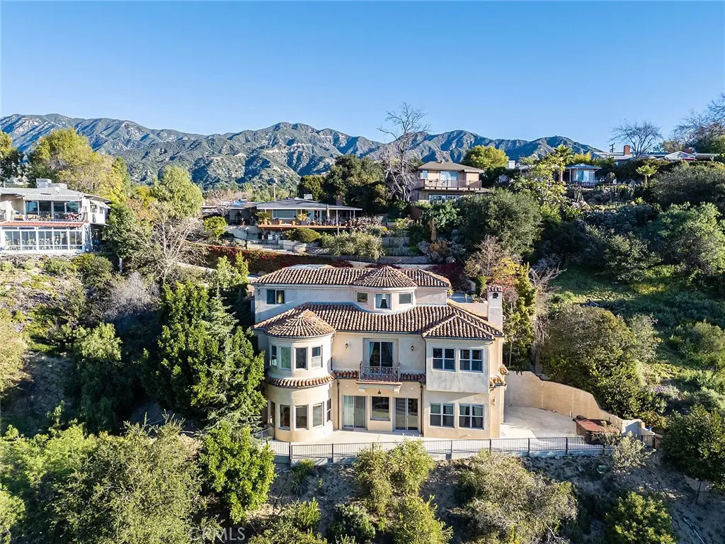 Single Family Residence for sale at 4430 Rosebank, La Canada Flintridge, CA featuring 4 beds and 5 baths