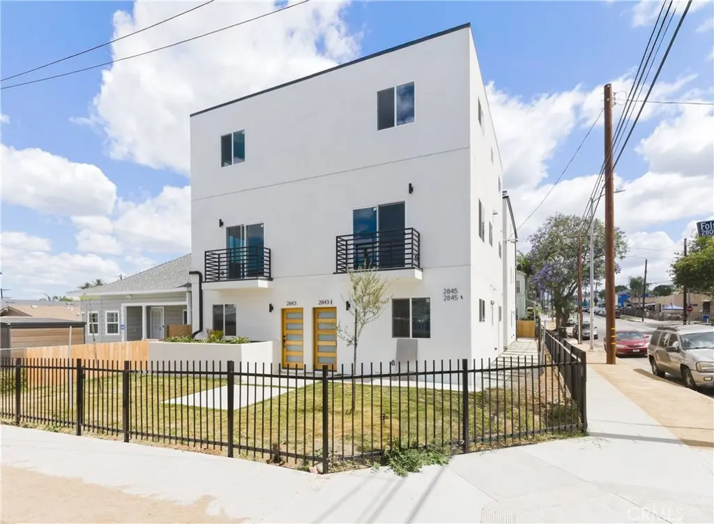 Residential Lease for rent at 2843 Folsom, Los Angeles, Los Angeles County, CA featuring 5 beds and 5 baths