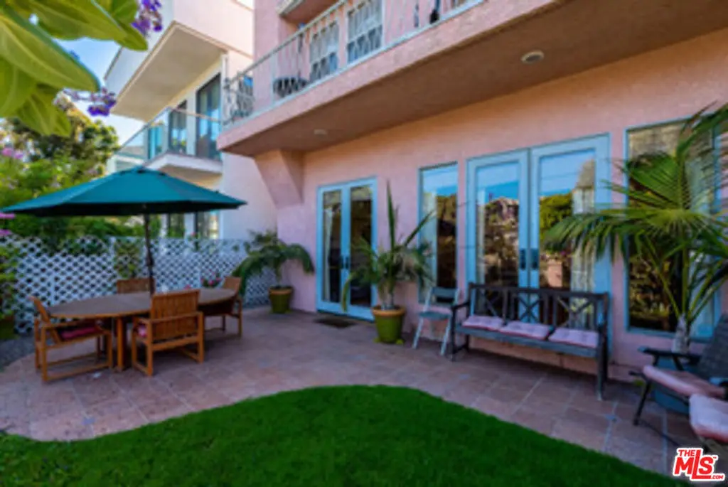 225 Sherman Canal, Venice, CA — listing photo 1