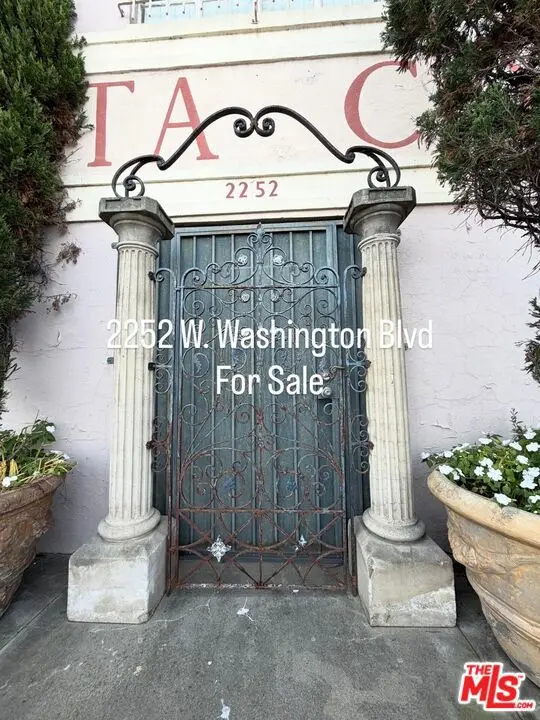 Residential Lease for rent at 2252 W Washington Boulevard, Los Angeles, Los Angeles County, CA featuring 3 beds and 4 baths