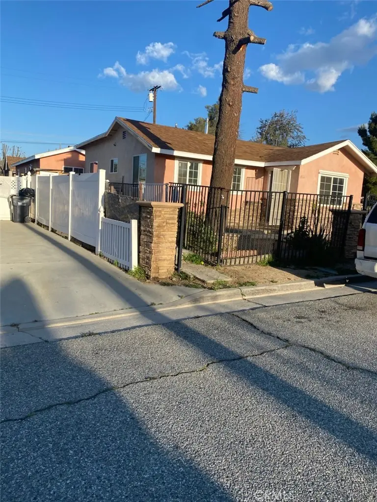 Duplex for sale at 497 Martin Street, Banning, CA