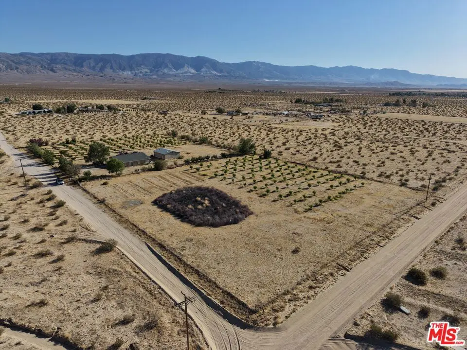 10424 Santa Fe Fire Road, Lucerne Valley, CA — listing photo 1