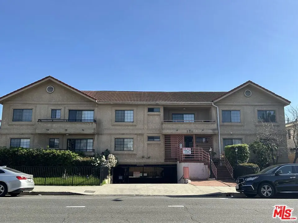 Residential Lease for rent at 710 Crenshaw Boulevard 201, Los Angeles, Los Angeles County, CA featuring 2 beds and 2 baths