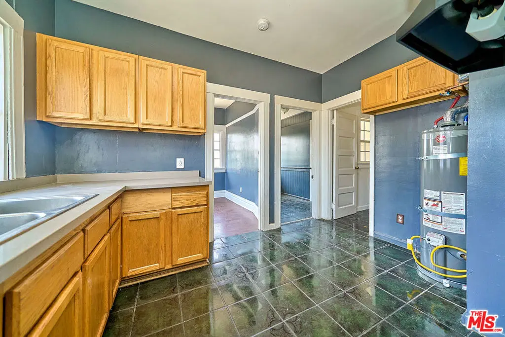 Condominium for rent at 1347 Valencia Street Unit C, Los Angeles, CA featuring 2 beds and 2 baths
