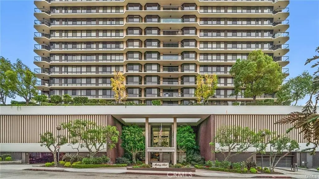 Condominium for sale at 222 Monterey Road 104, Glendale, CA featuring 2 beds and 3 baths