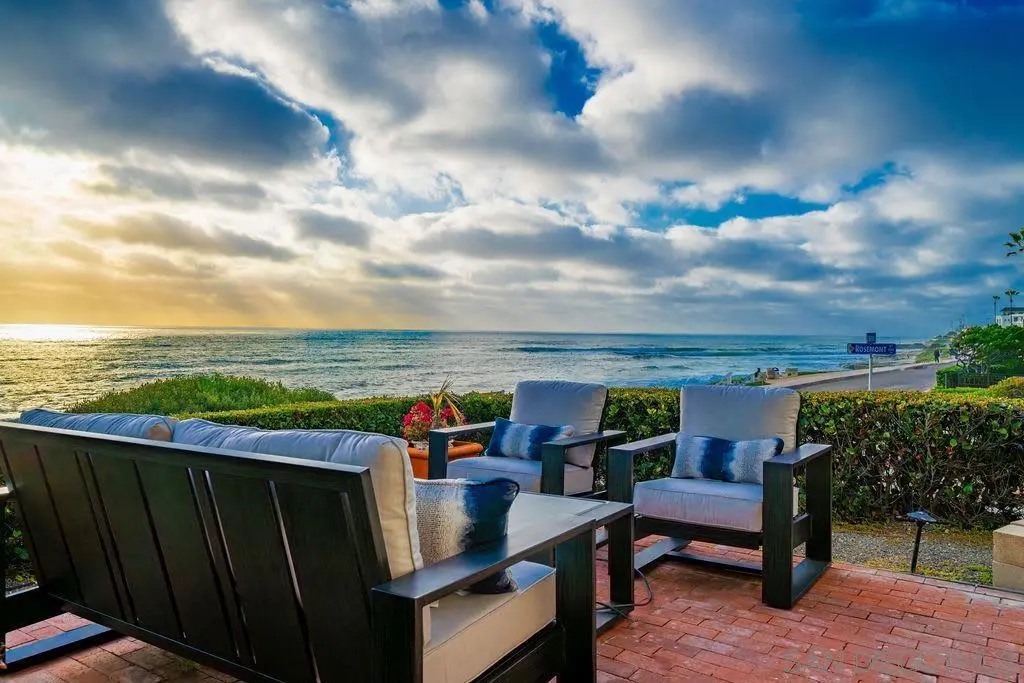 Single Family Residence for rent at 6529 Neptune Pl, La Jolla, CA featuring 2 beds and 2 baths