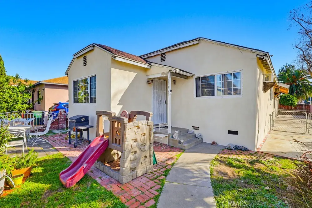 Single Family Residence for sale at 10970 Ruth, Lynwood, CA featuring 2 beds and 1 bath
