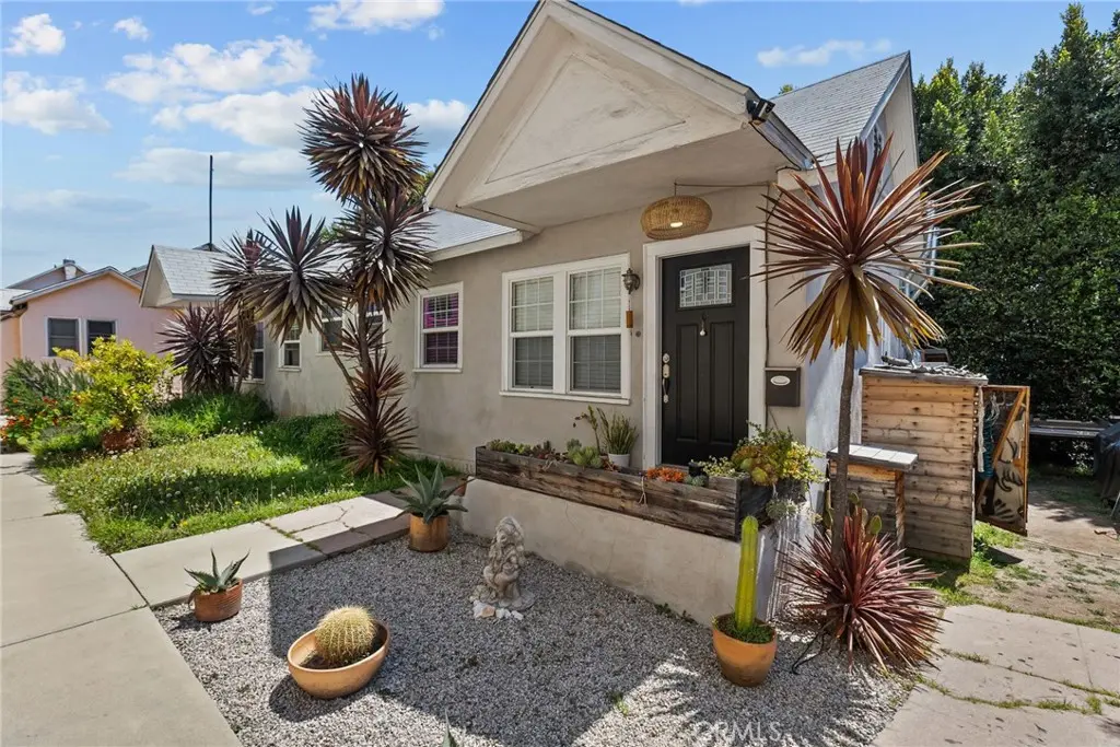 Quadruplex for sale at 1137 N Madison Avenue, Los Angeles, CA